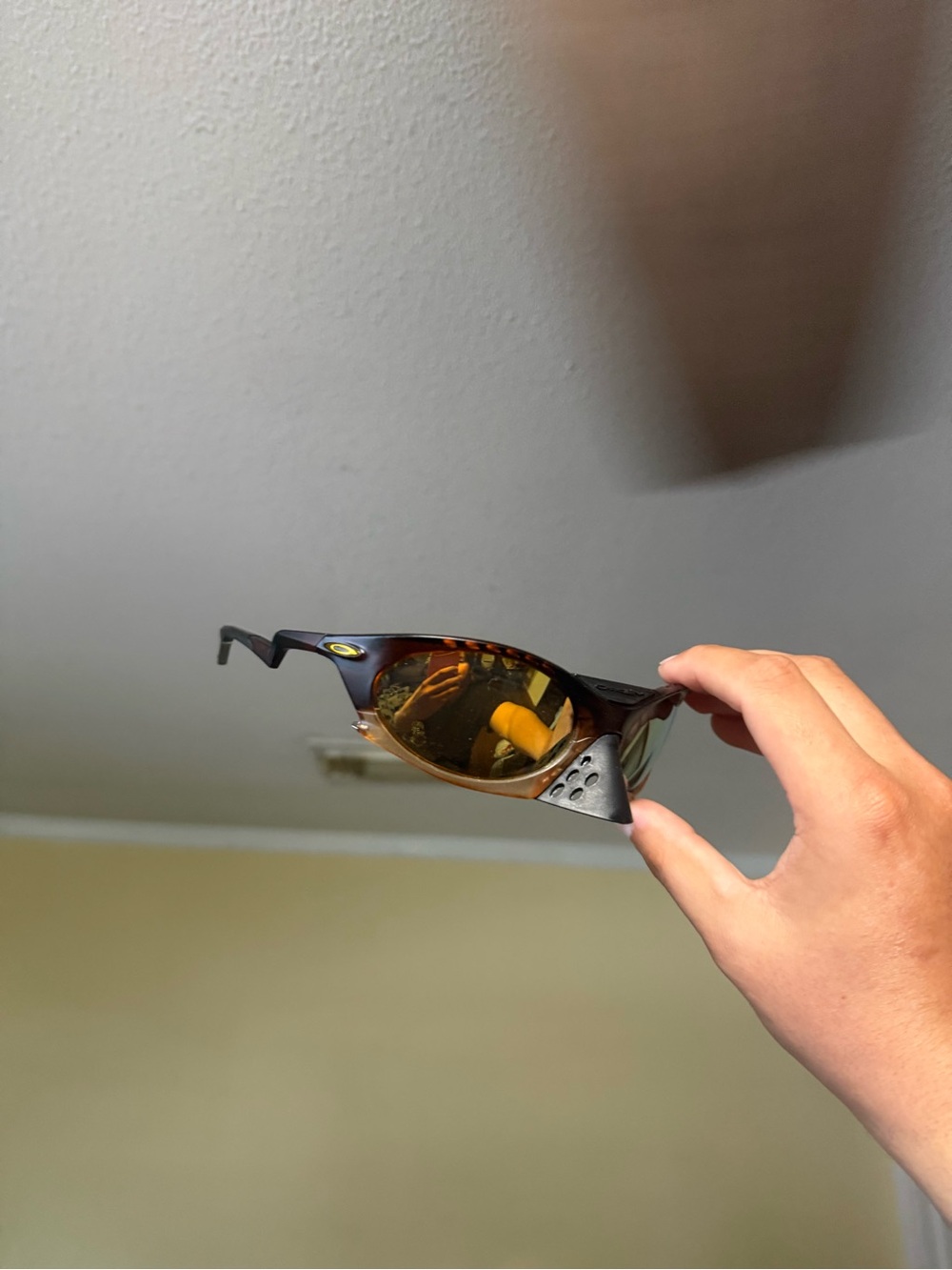Sporty Brown Frame Sunglasses with Amber Lenses oaks o sunglasses